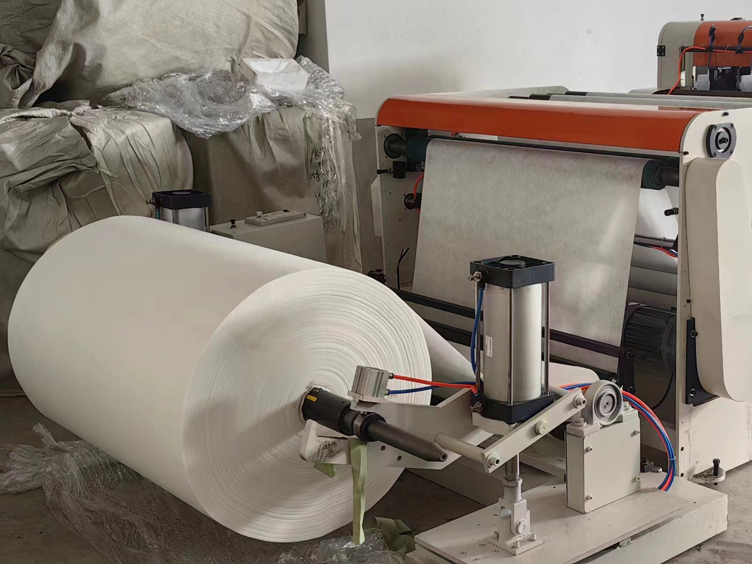 Nonwoven Fabric Roll to Sheet Cutting Machine with convey