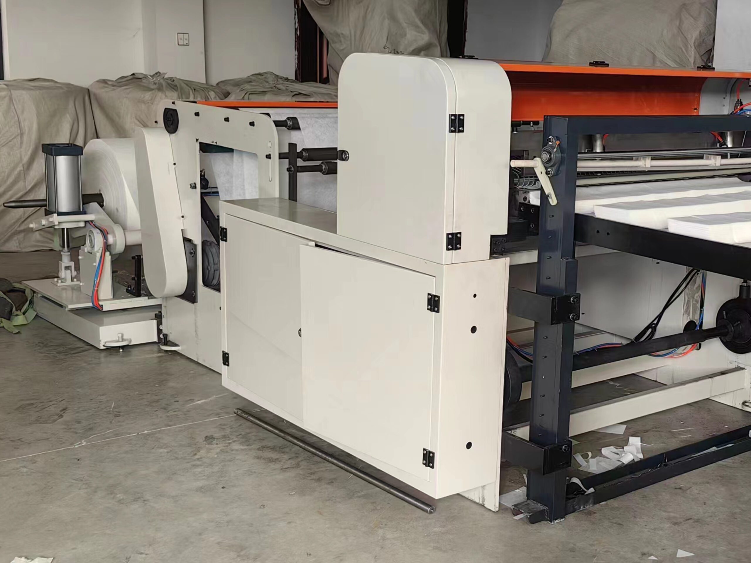 Nonwoven Fabric Roll to Sheet Cutting Machine with convey