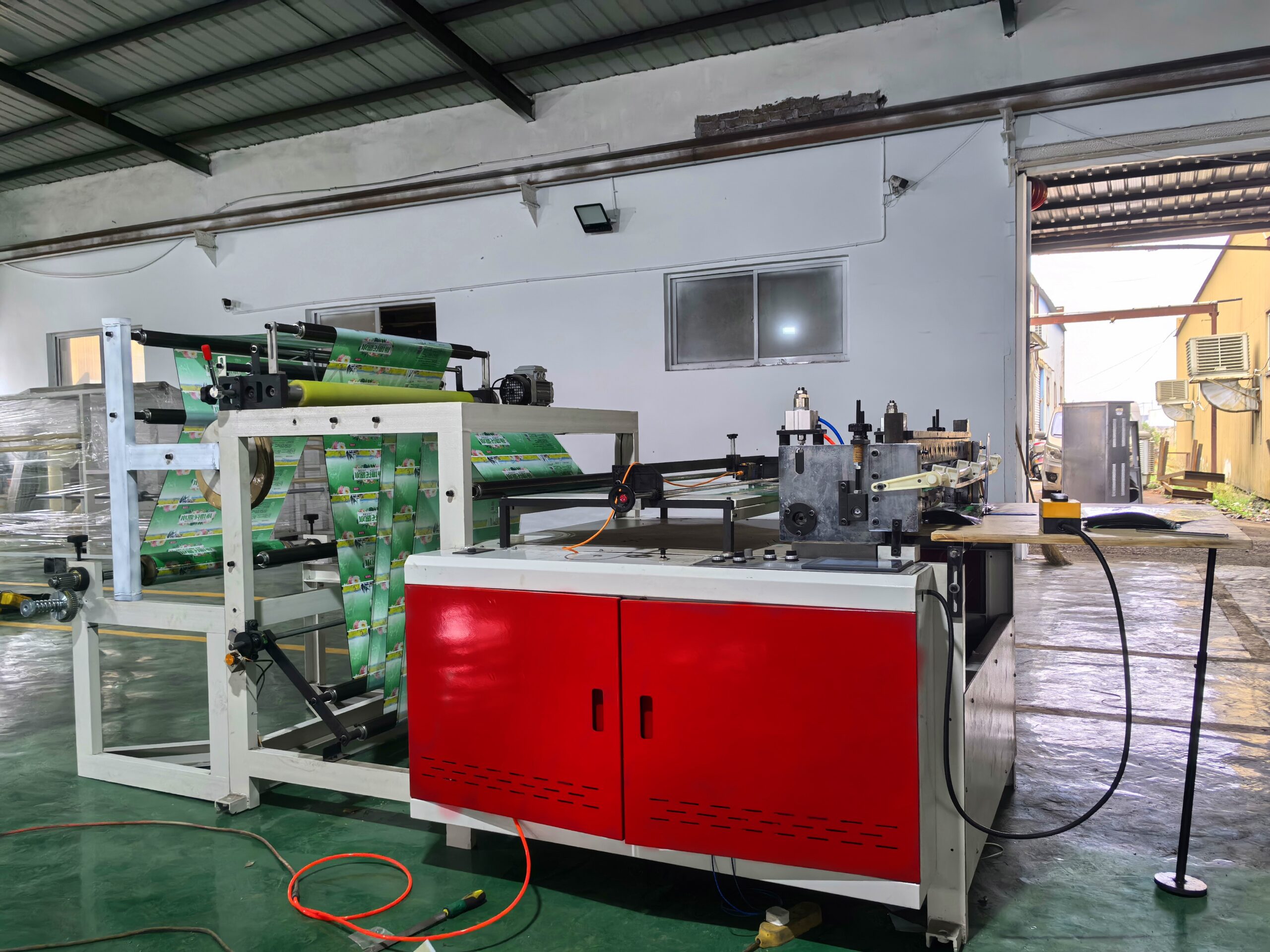 PET PVC Roll to Sheet Cutter Film Cross Cutting Machine