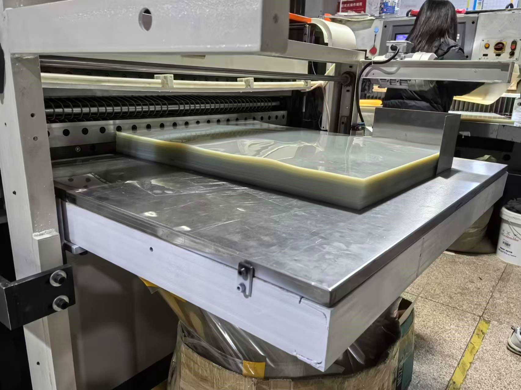 Sandwich and Hamburger Paper Roll to Sheet Cutting Machine